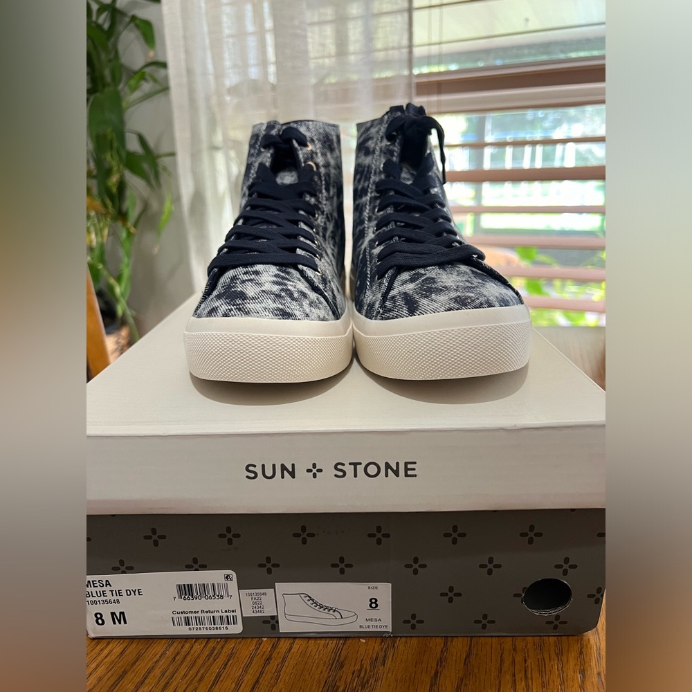 Sneakers - Picture 2 of 5